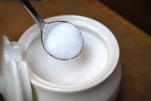 グラニュー糖：料理やスイーツに欠かせない万能砂糖の秘密